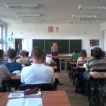 Powiększ zdjęcie Lekcja fizyki w klasie II h rok szkolny 2013/2014 - zdjęcie 3