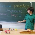Powiększ zdjęcie Koło naukowe z fizyki w klasie III h rok szkolny 2014/2015 - zdjęcie 2