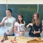 Powiększ zdjęcie Koło naukowe z fizyki w klasie III h rok szkolny 2014/2015 - zdjęcie 3