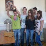 Powiększ zdjęcie Koło naukowe z fizyki w klasie III h rok szkolny 2014/2015 - zdjęcie 5