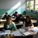 Powiększ zdjęcie Lekcja matematyki w klasie III h rok szkolny 2014/2015 - zdjęcie 2