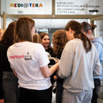 Powiększ zdjęcie Młodzi dorośli - zdjęcie 2