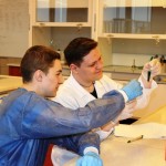 Powiększ zdjęcie Lekcja chemii na UJK - zdjęcie 6