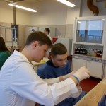 Powiększ zdjęcie Lekcja chemii na UJK 30 listopada 2017 r. - zdjęcie 3