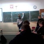Powiększ zdjęcie Lekcja fizyki w klasie II g rok szkolny 2013/2014 - zdjęcie 2
