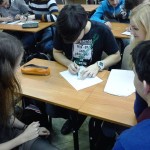 Powiększ zdjęcie Lekcja fizyki w klasie III h rok szkolny 2014/2015 - zdjęcie 2