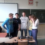 Powiększ zdjęcie Koło naukowe z fizyki w klasie II g rok szkolny 2013/2014 - zdjęcie 5