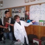Powiększ zdjęcie Koło naukowe z fizyki w klasie II h rok szkolny 2013/2014 - zdjęcie 2