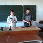 Powiększ zdjęcie Koło naukowe z fizyki w klasie II h rok szkolny 2013/2014 - zdjęcie 4