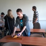 Powiększ zdjęcie Koło naukowe z fizyki w klasie II h rok szkolny 2013/2014 - zdjęcie 6
