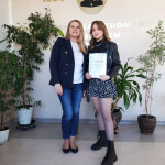 Powiększ zdjęcie Finalistka Olimpiady Wiedzy o Żywieniu i Żywności z opiekunem